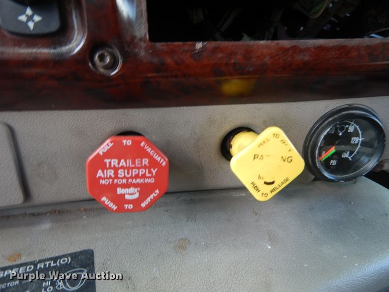 image for item DH5125 2001 Mack CX613  semi truck