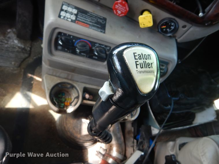 image for item DH5125 2001 Mack CX613  semi truck