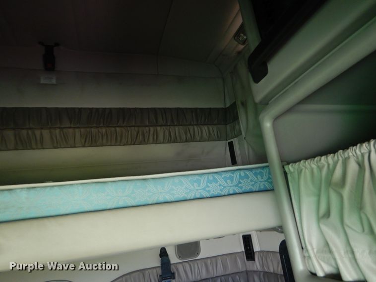 image for item DH5125 2001 Mack CX613  semi truck