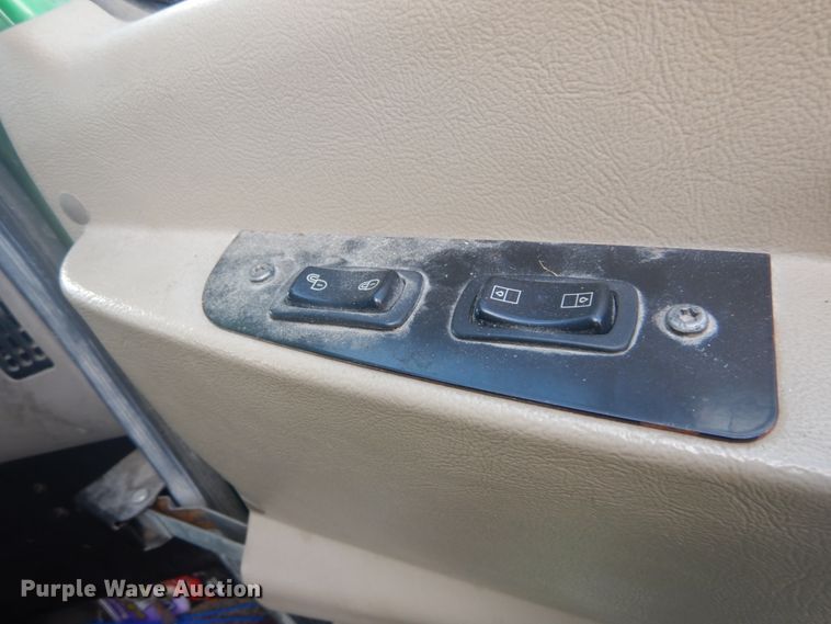 image for item DH5125 2001 Mack CX613  semi truck