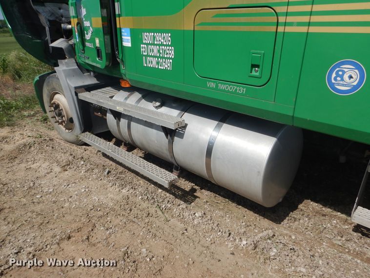 image for item DH5125 2001 Mack CX613  semi truck