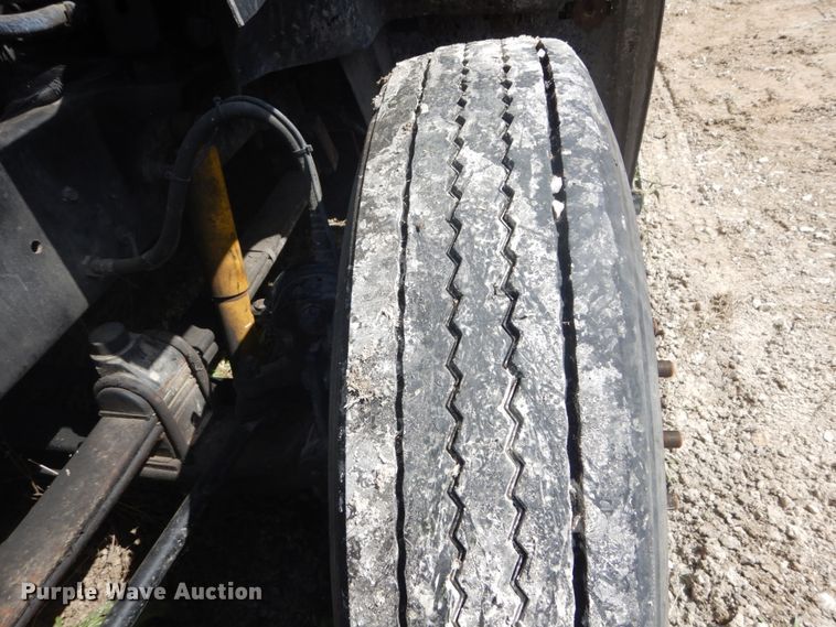 image for item DH5125 2001 Mack CX613  semi truck