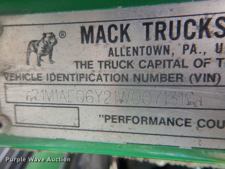 image for item DH5125 2001 Mack CX613  semi truck