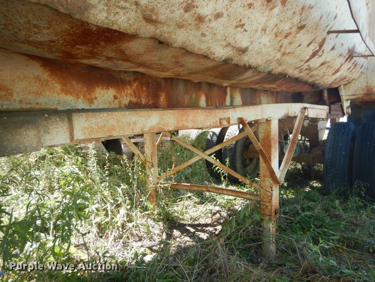 image for item DH5126 1985 Clement end dump trailer