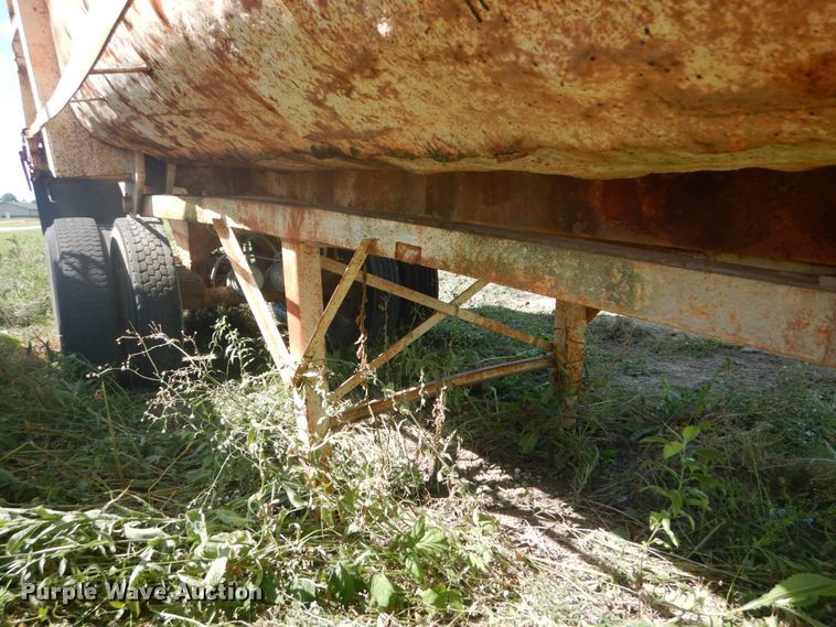 image for item DH5126 1985 Clement end dump trailer