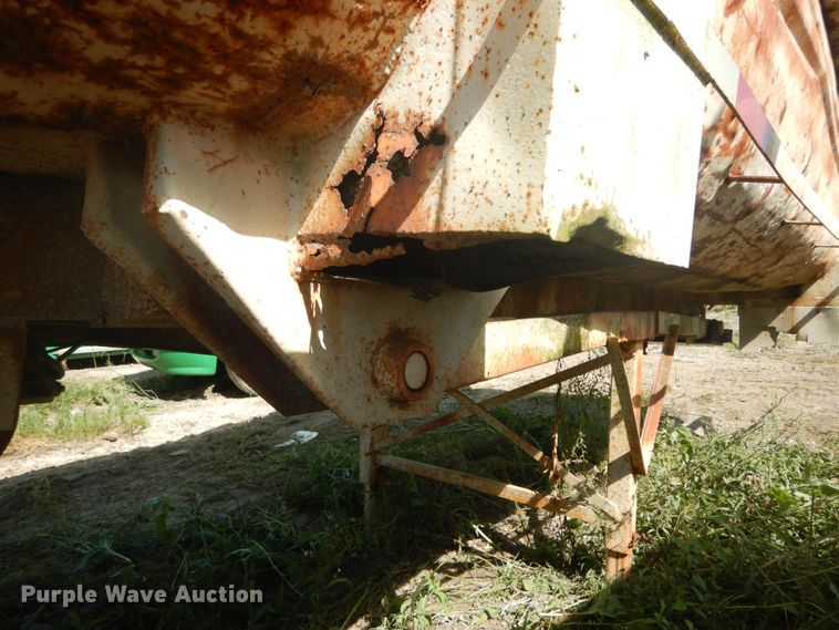 image for item DH5126 1985 Clement end dump trailer