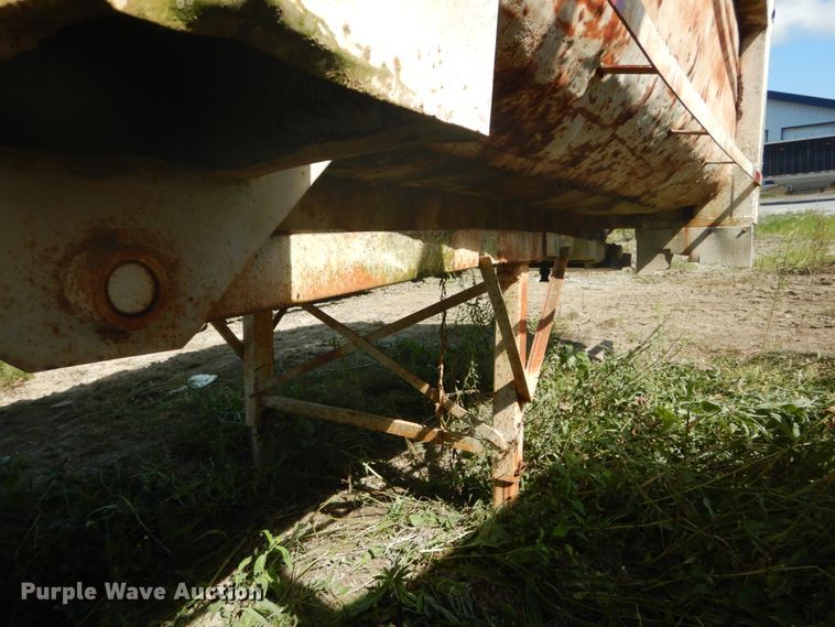 image for item DH5126 1985 Clement end dump trailer