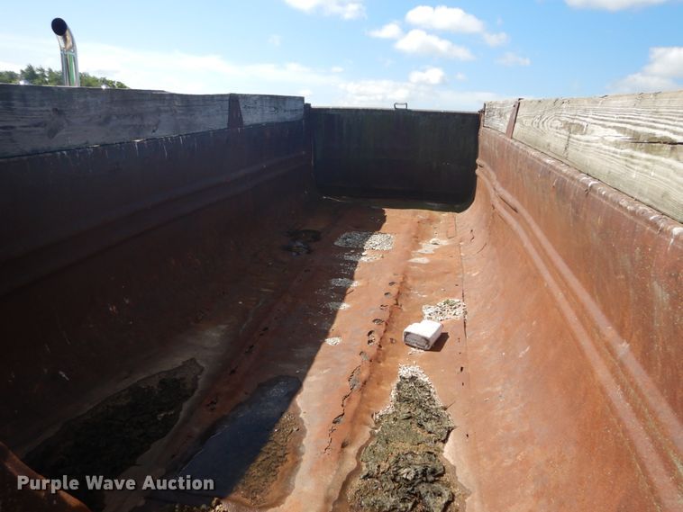 image for item DH5126 1985 Clement end dump trailer