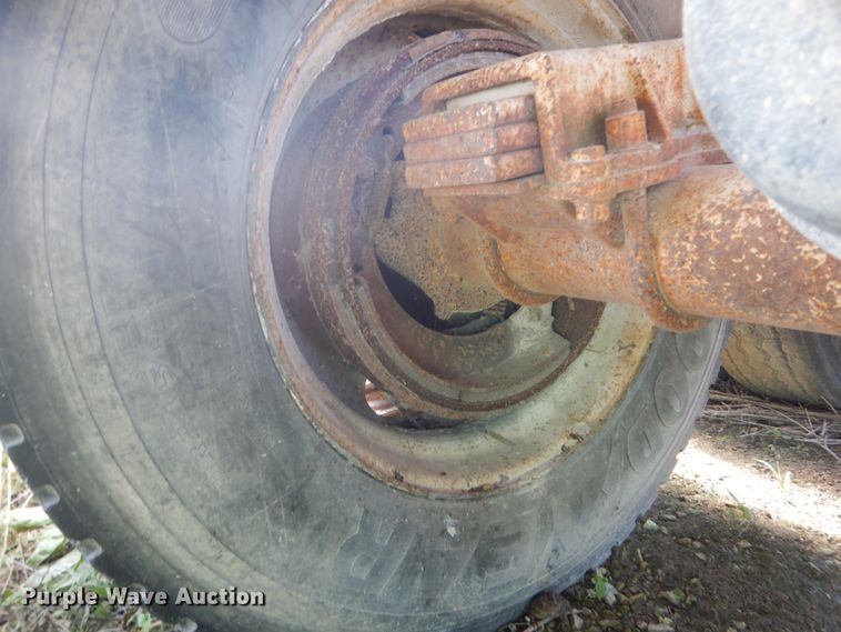 image for item DH5126 1985 Clement end dump trailer