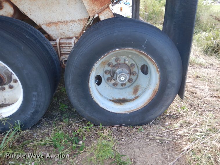 image for item DH5126 1985 Clement end dump trailer