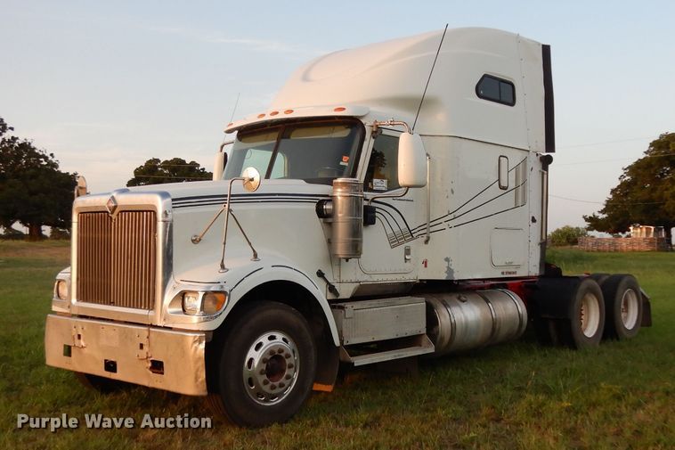image for item DI5252 2005 International 9900i  semi truck