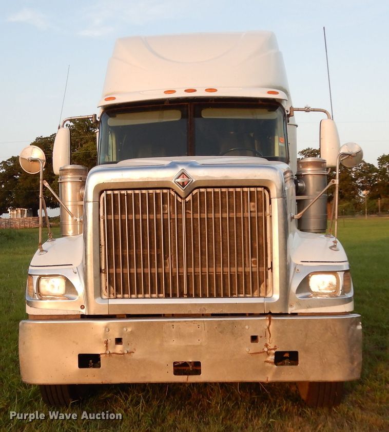 image for item DI5252 2005 International 9900i  semi truck
