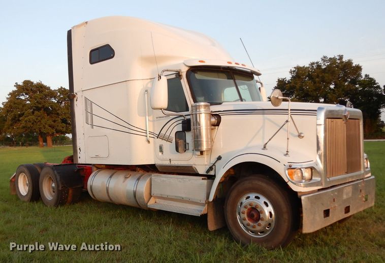 image for item DI5252 2005 International 9900i  semi truck