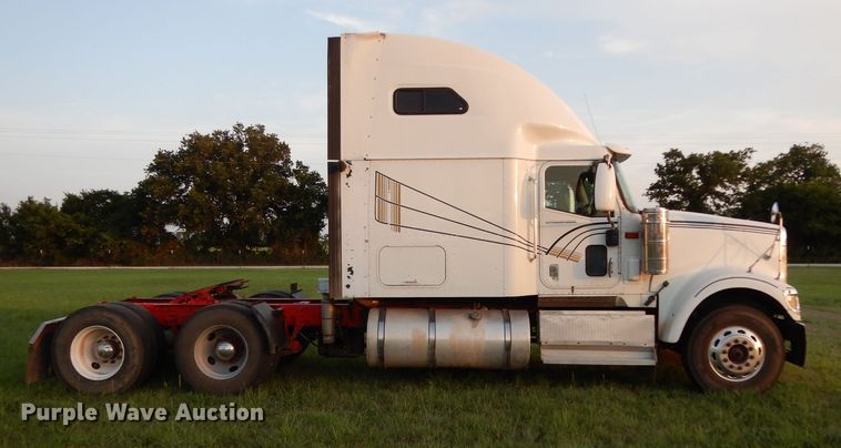 image for item DI5252 2005 International 9900i  semi truck