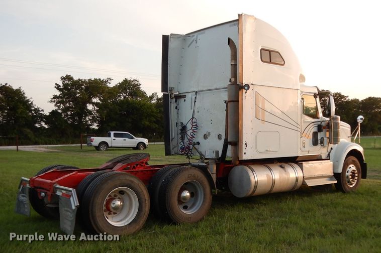 image for item DI5252 2005 International 9900i  semi truck