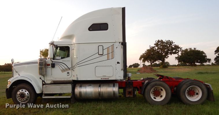 image for item DI5252 2005 International 9900i  semi truck