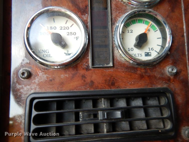 image for item DI5252 2005 International 9900i  semi truck