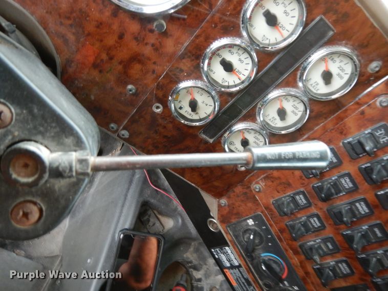 image for item DI5252 2005 International 9900i  semi truck