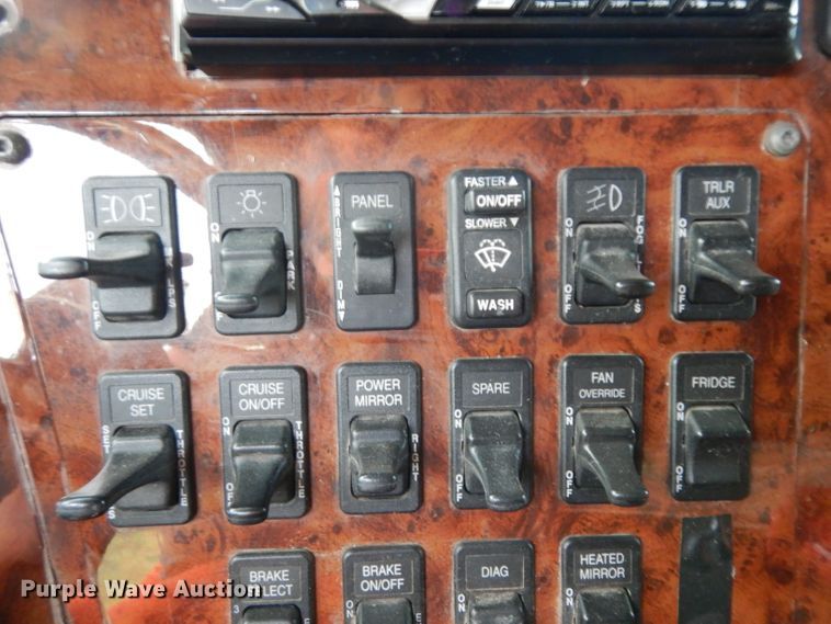 image for item DI5252 2005 International 9900i  semi truck