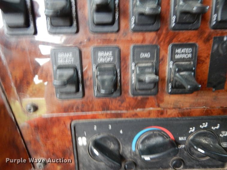 image for item DI5252 2005 International 9900i  semi truck