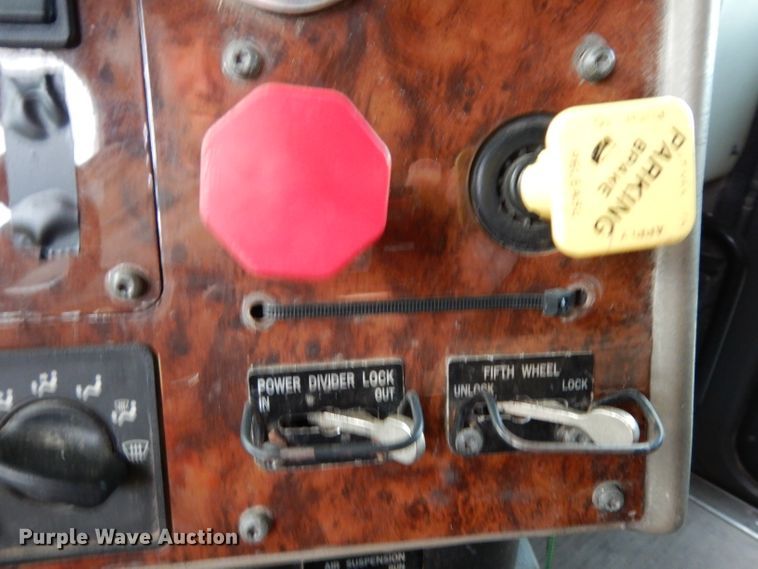 image for item DI5252 2005 International 9900i  semi truck