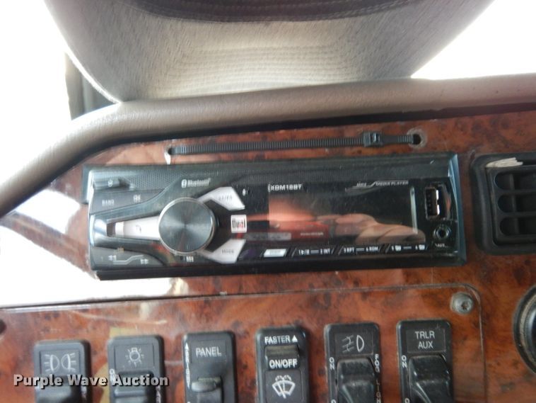 image for item DI5252 2005 International 9900i  semi truck