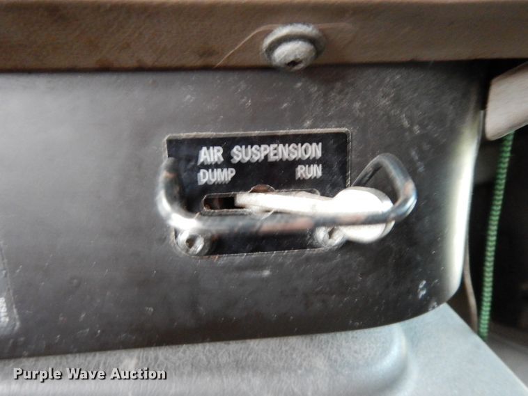 image for item DI5252 2005 International 9900i  semi truck