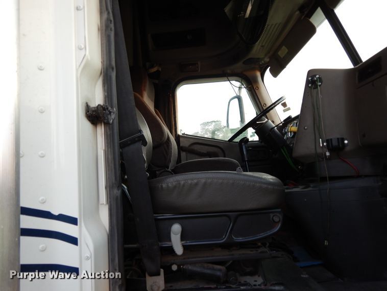 image for item DI5252 2005 International 9900i  semi truck