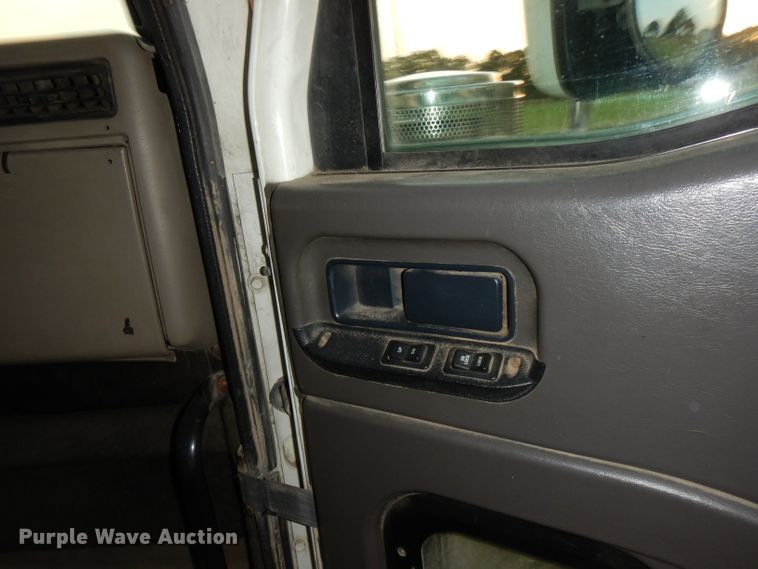 image for item DI5252 2005 International 9900i  semi truck