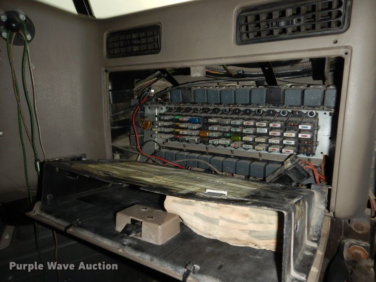 image for item DI5252 2005 International 9900i  semi truck