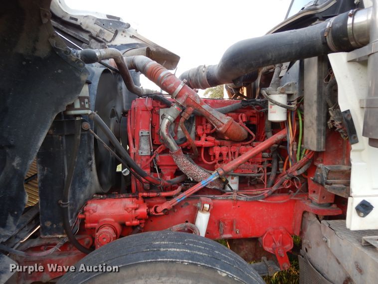 image for item DI5252 2005 International 9900i  semi truck