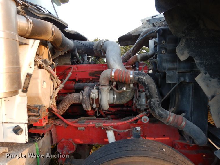 image for item DI5252 2005 International 9900i  semi truck