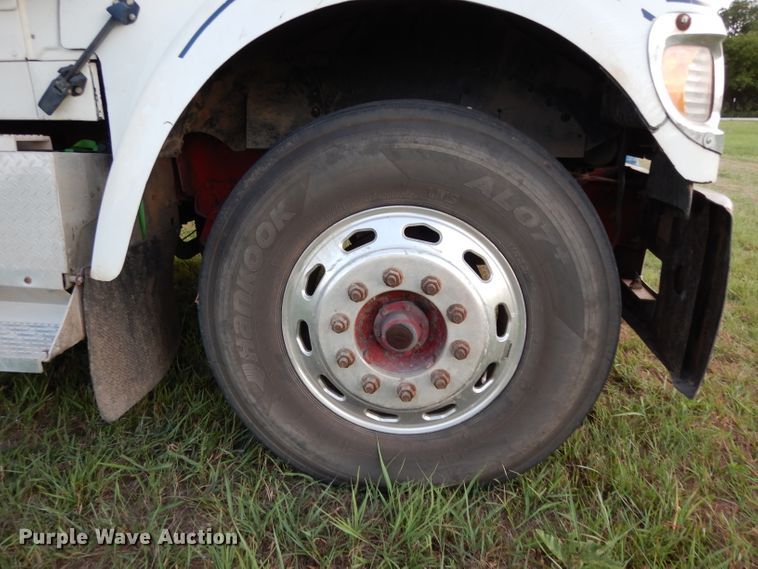 image for item DI5252 2005 International 9900i  semi truck