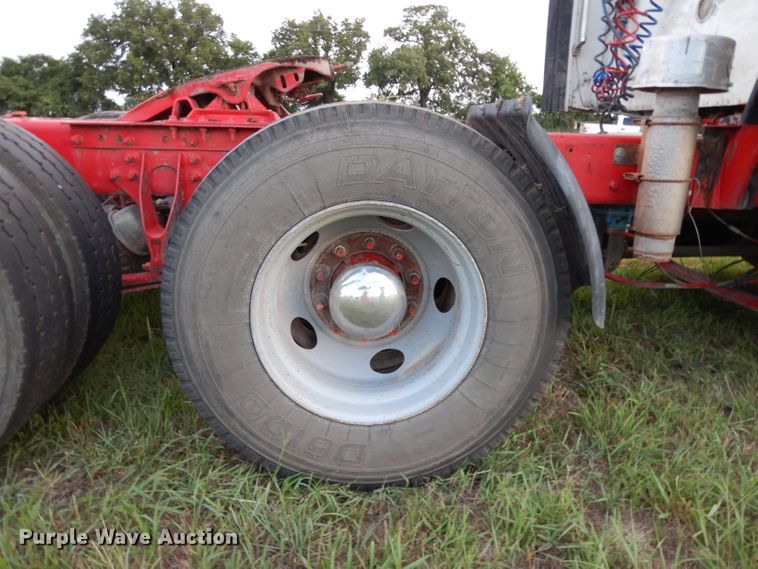 image for item DI5252 2005 International 9900i  semi truck