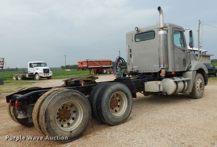 image for item DI5272 2007 Freightliner Columbia  semi truck