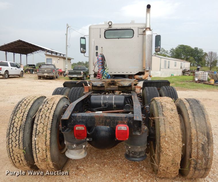 image for item DI5272 2007 Freightliner Columbia  semi truck