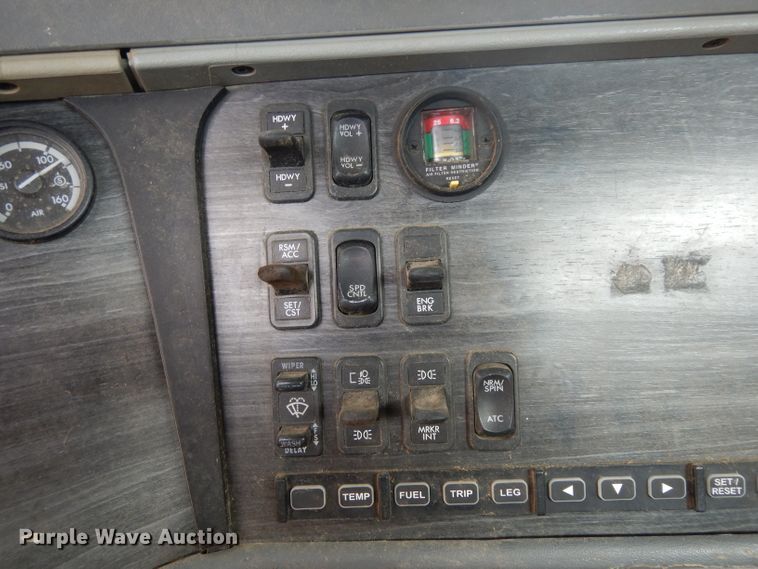 image for item DI5272 2007 Freightliner Columbia  semi truck