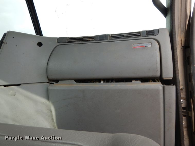 image for item DI5272 2007 Freightliner Columbia  semi truck