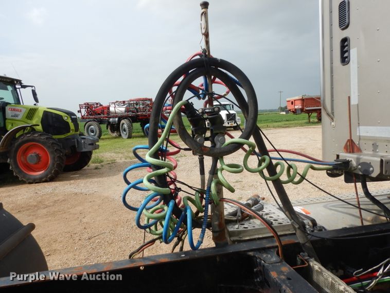 image for item DI5272 2007 Freightliner Columbia  semi truck