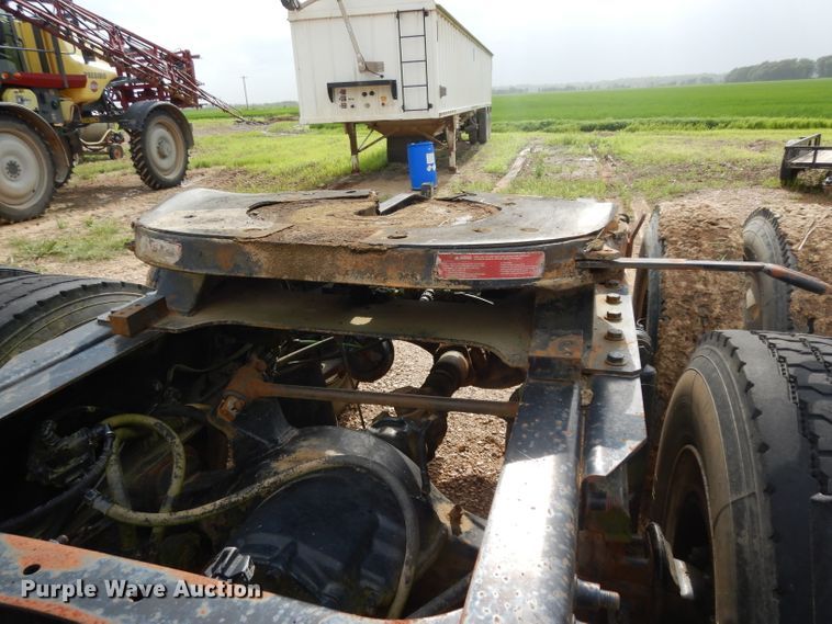 image for item DI5272 2007 Freightliner Columbia  semi truck