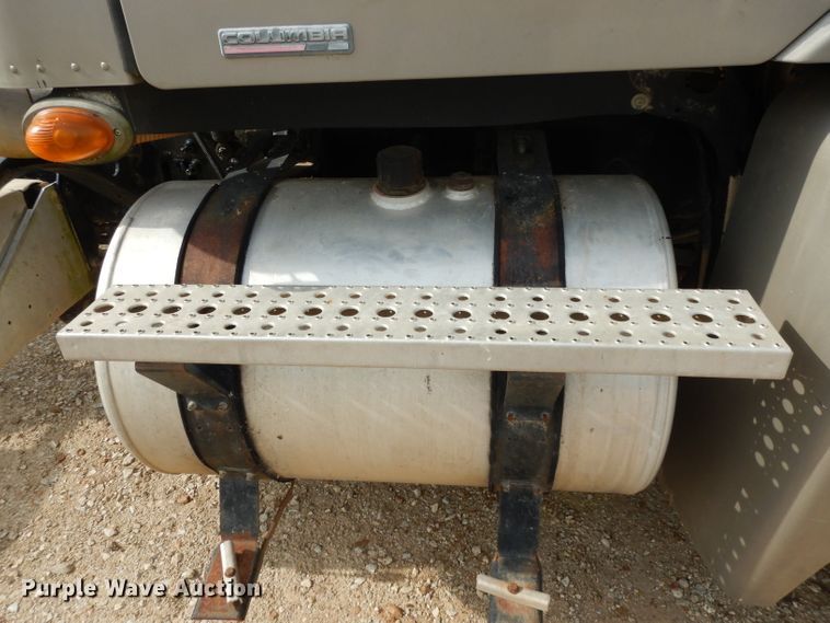 image for item DI5272 2007 Freightliner Columbia  semi truck