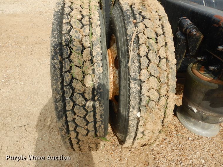 image for item DI5272 2007 Freightliner Columbia  semi truck