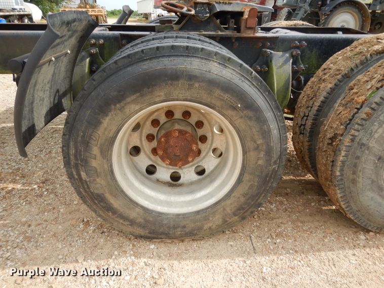 image for item DI5272 2007 Freightliner Columbia  semi truck