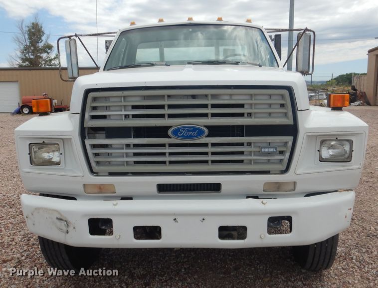 image for item FA9365 1993 Ford F700  flatbed truck