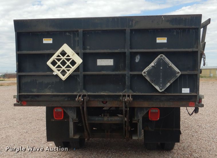 image for item FA9365 1993 Ford F700  flatbed truck