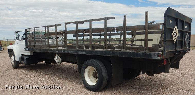 image for item FA9365 1993 Ford F700  flatbed truck