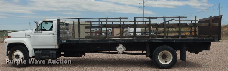 image for item FA9365 1993 Ford F700  flatbed truck