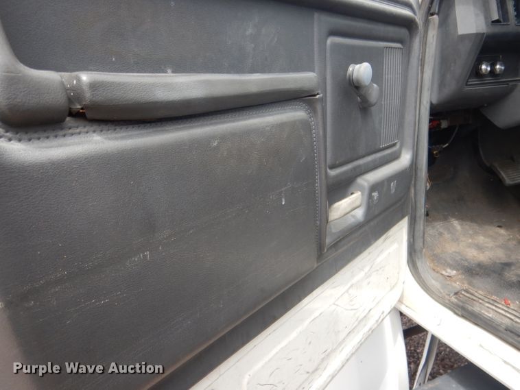 image for item FA9365 1993 Ford F700  flatbed truck