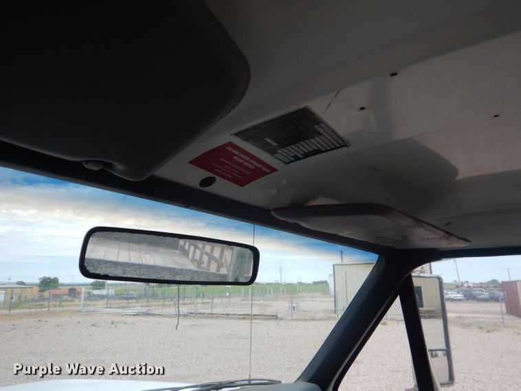 image for item FA9365 1993 Ford F700  flatbed truck