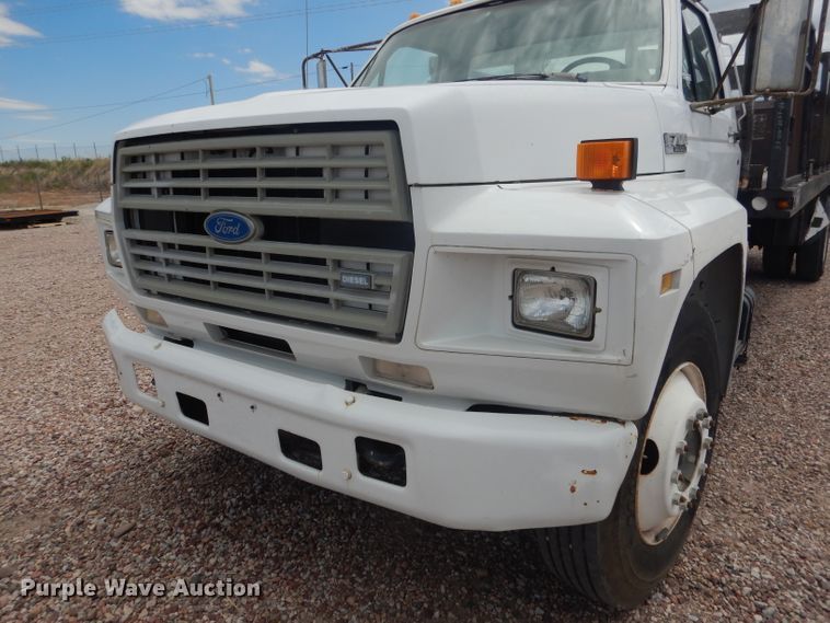 image for item FA9365 1993 Ford F700  flatbed truck